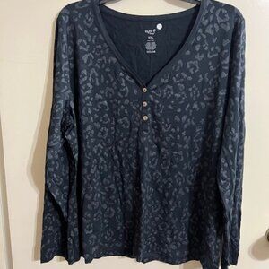 Kyte Baby Women's Long Sleeve Henley Tee in Midnight Leopard XXL